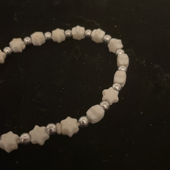 7” white & silver beaded stackable stretch beaded bracelet with 36 beads - Picture 7 of 10